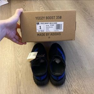Adidas Yeezy Boost 350 V2
Dazzling Blue (Kids)